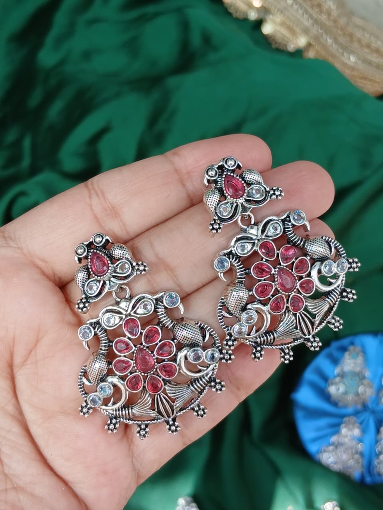 Oxidised red earing